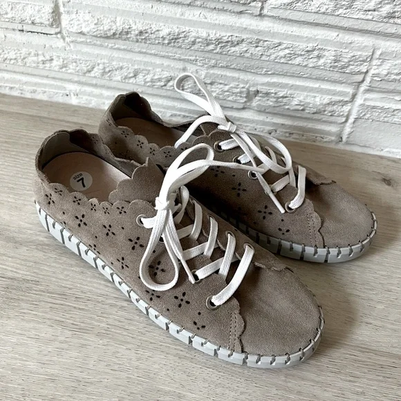Anthropologie Christina Perforated Sneakers taupe size 7 - Picture 3 of 7